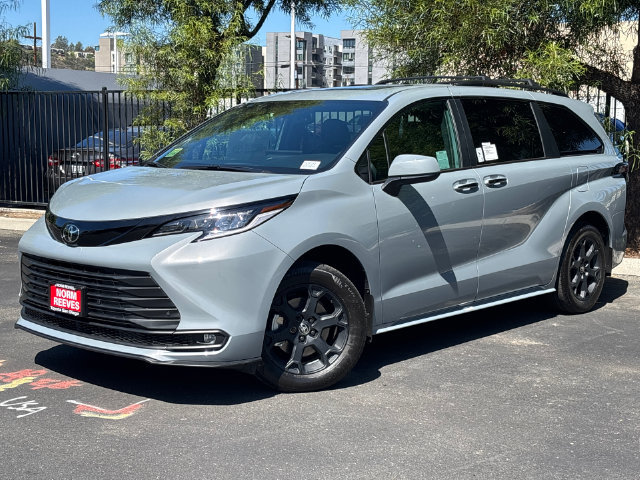 New 2026 Toyota Sienna XLE Woodland Edition AWD/4WD image 2