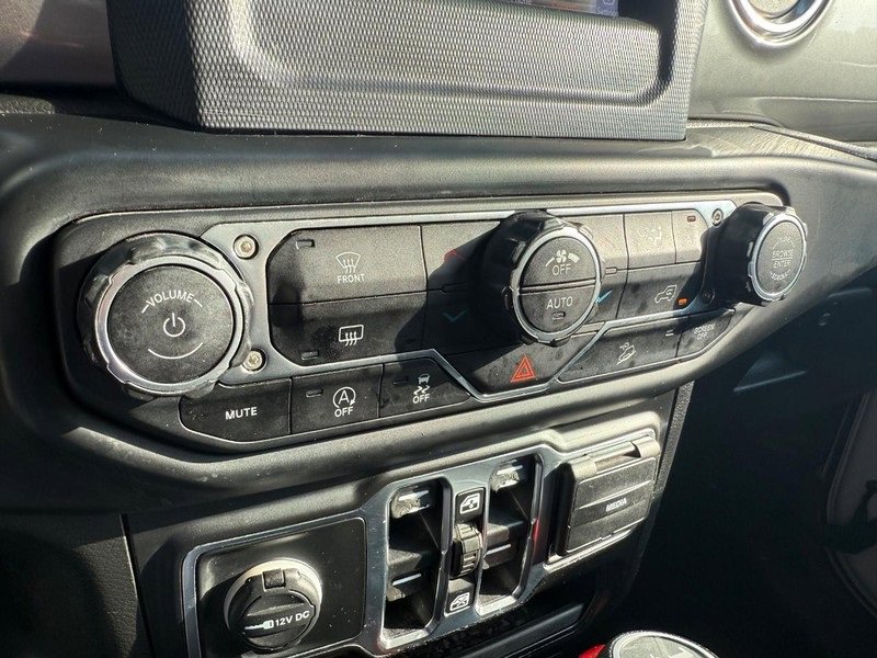 Used 2020 Jeep Wrangler Unlimited Sahara image 30