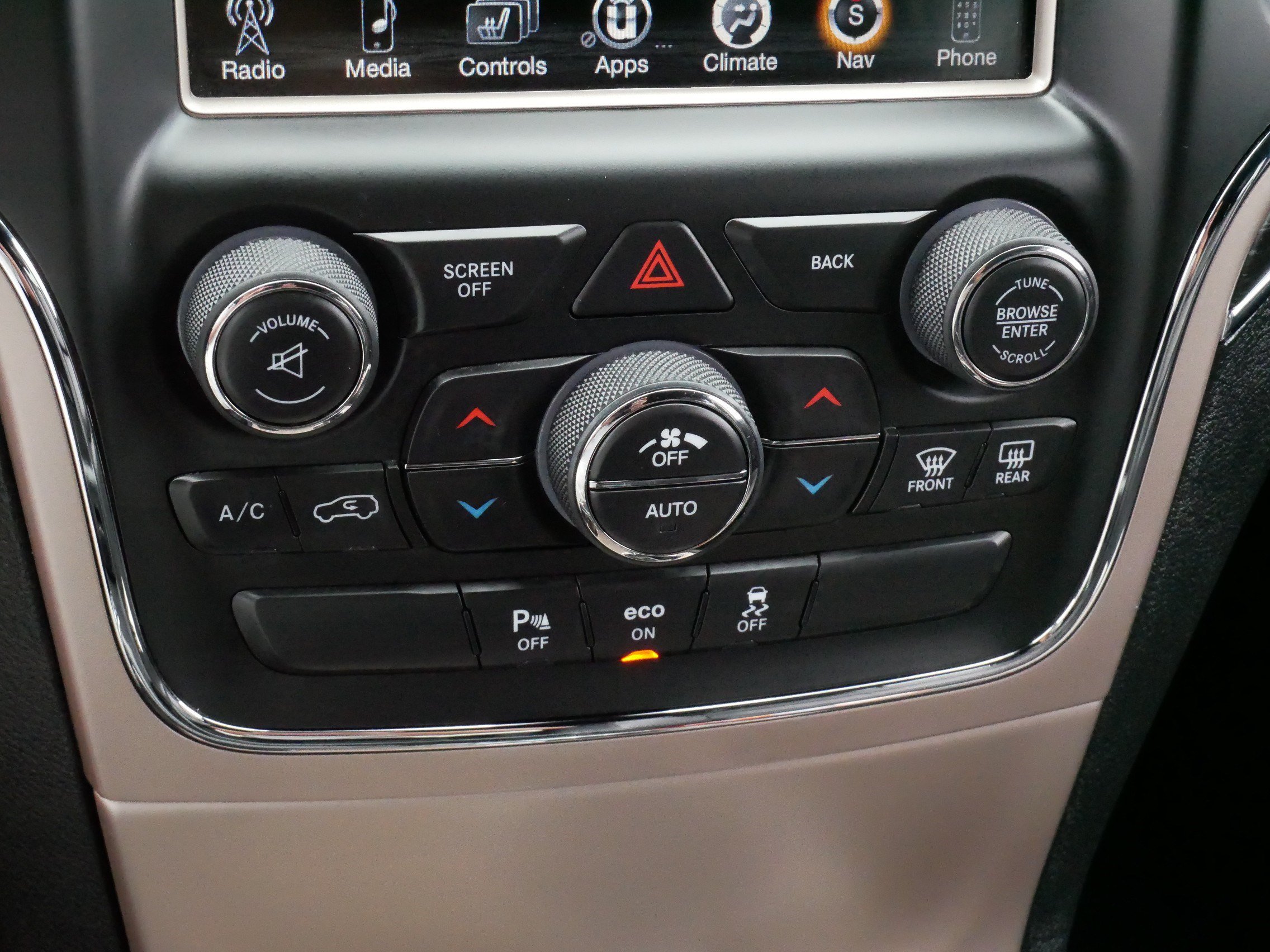 Used 2014 Jeep Grand Cherokee Limited w/ Trailer Tow Group IV AWD/4WD image 23