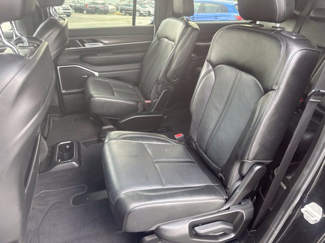 Used 2024 Jeep Wagoneer L Series II AWD/4WD image 14
