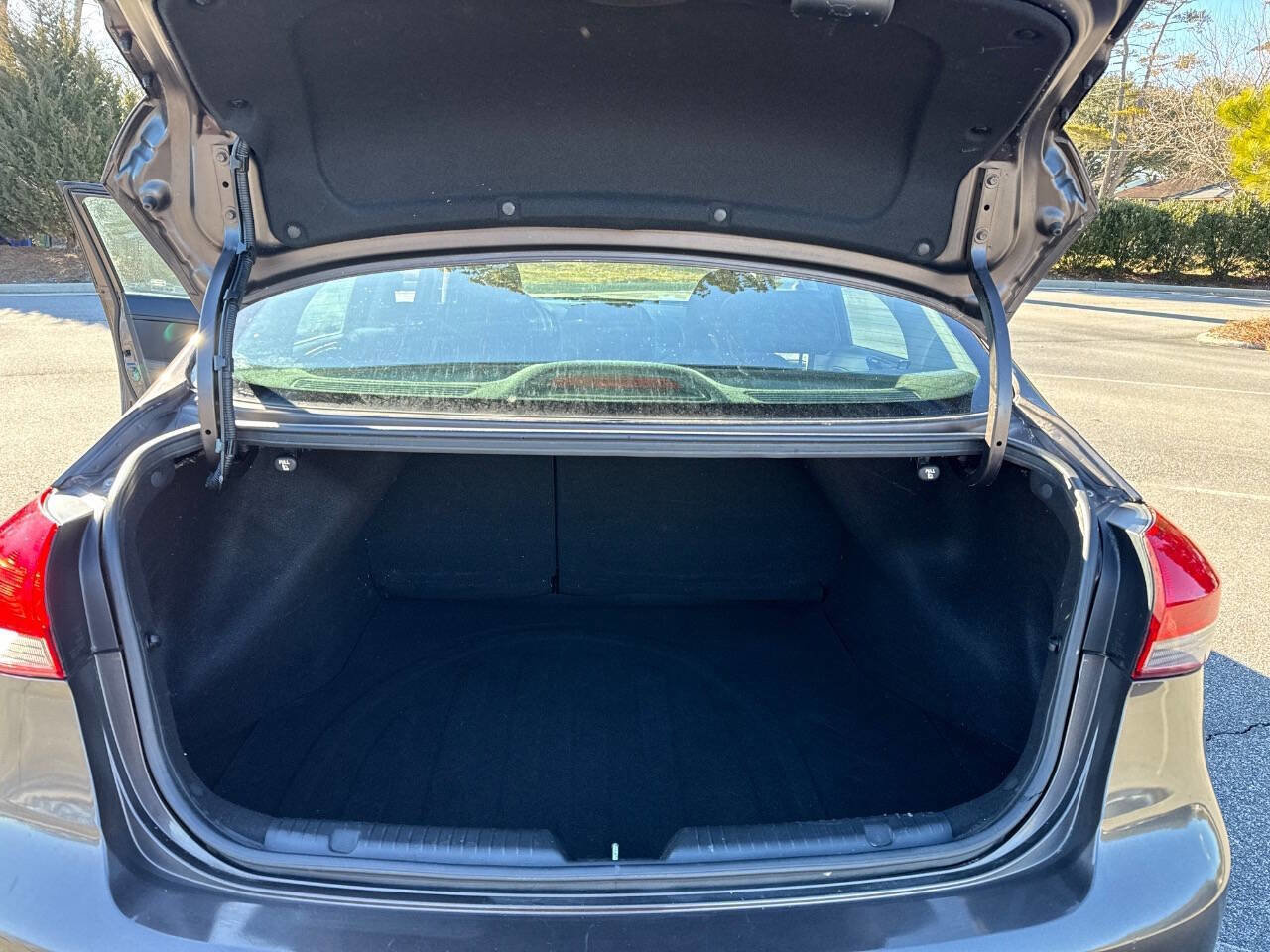 Used 2018 Kia Forte LX image 7