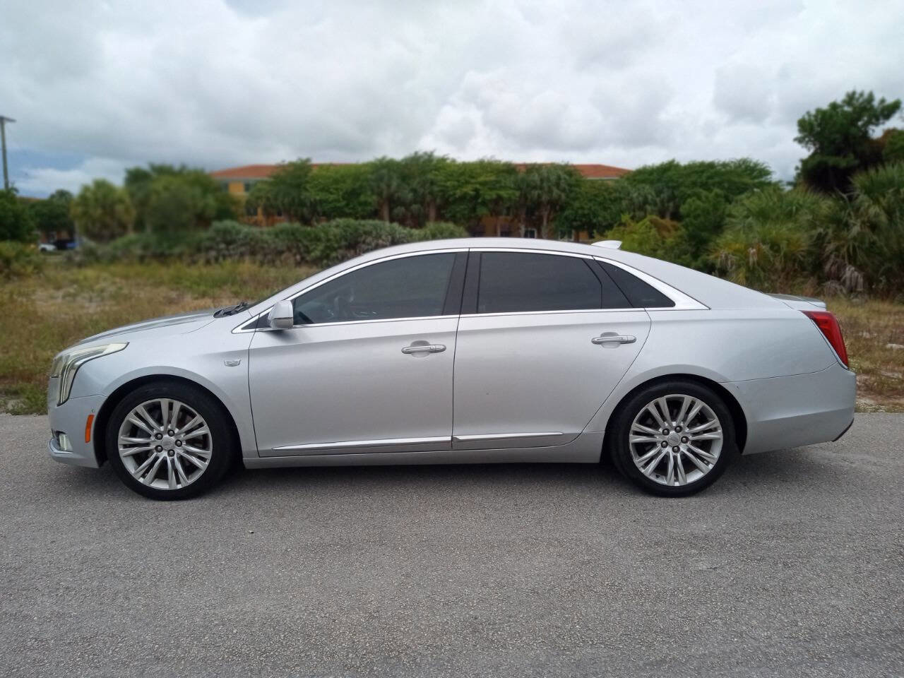 Used 2018 Cadillac XTS Luxury image 1