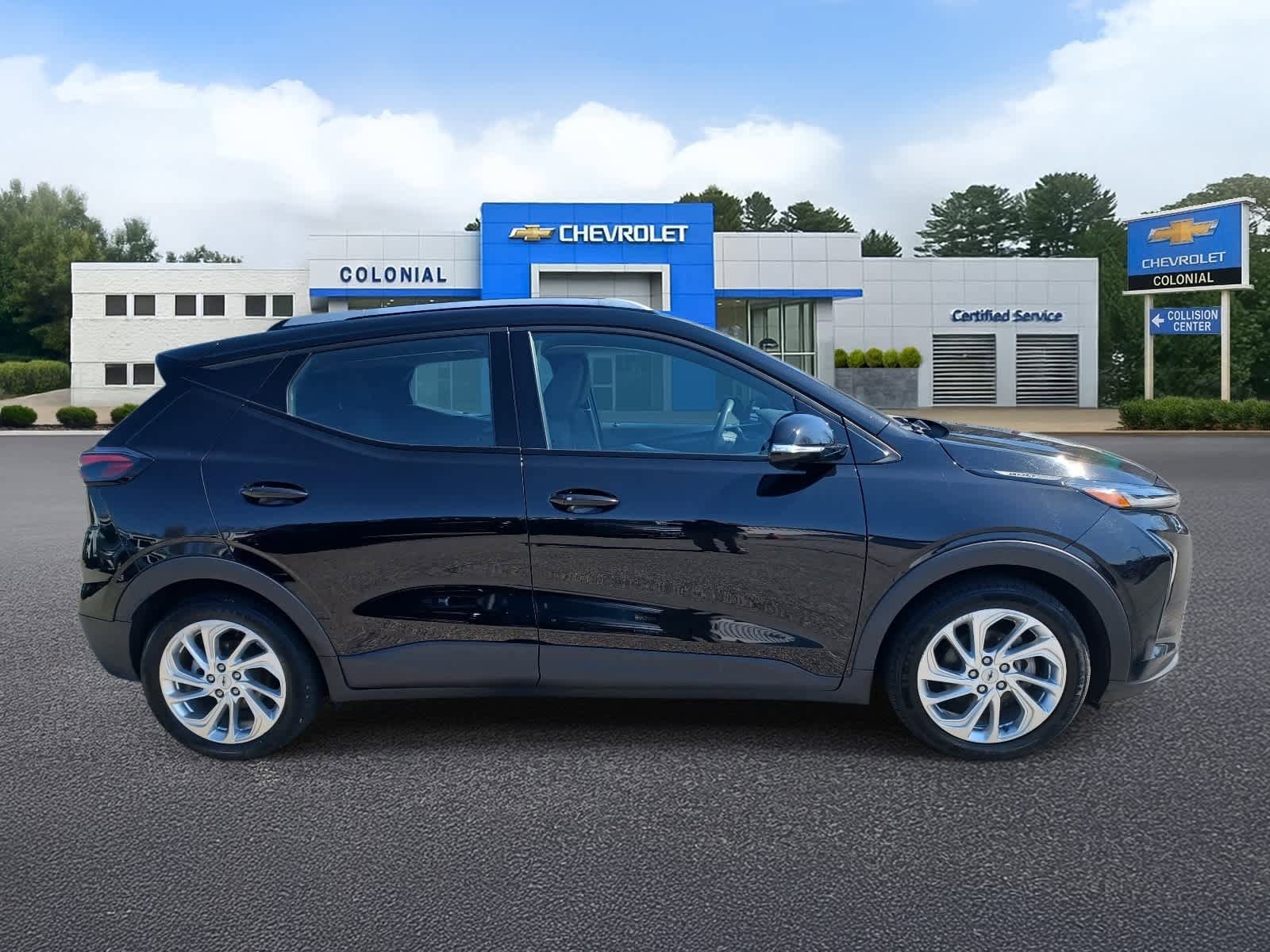 Used 2023 Chevrolet Bolt EUV LT image 3