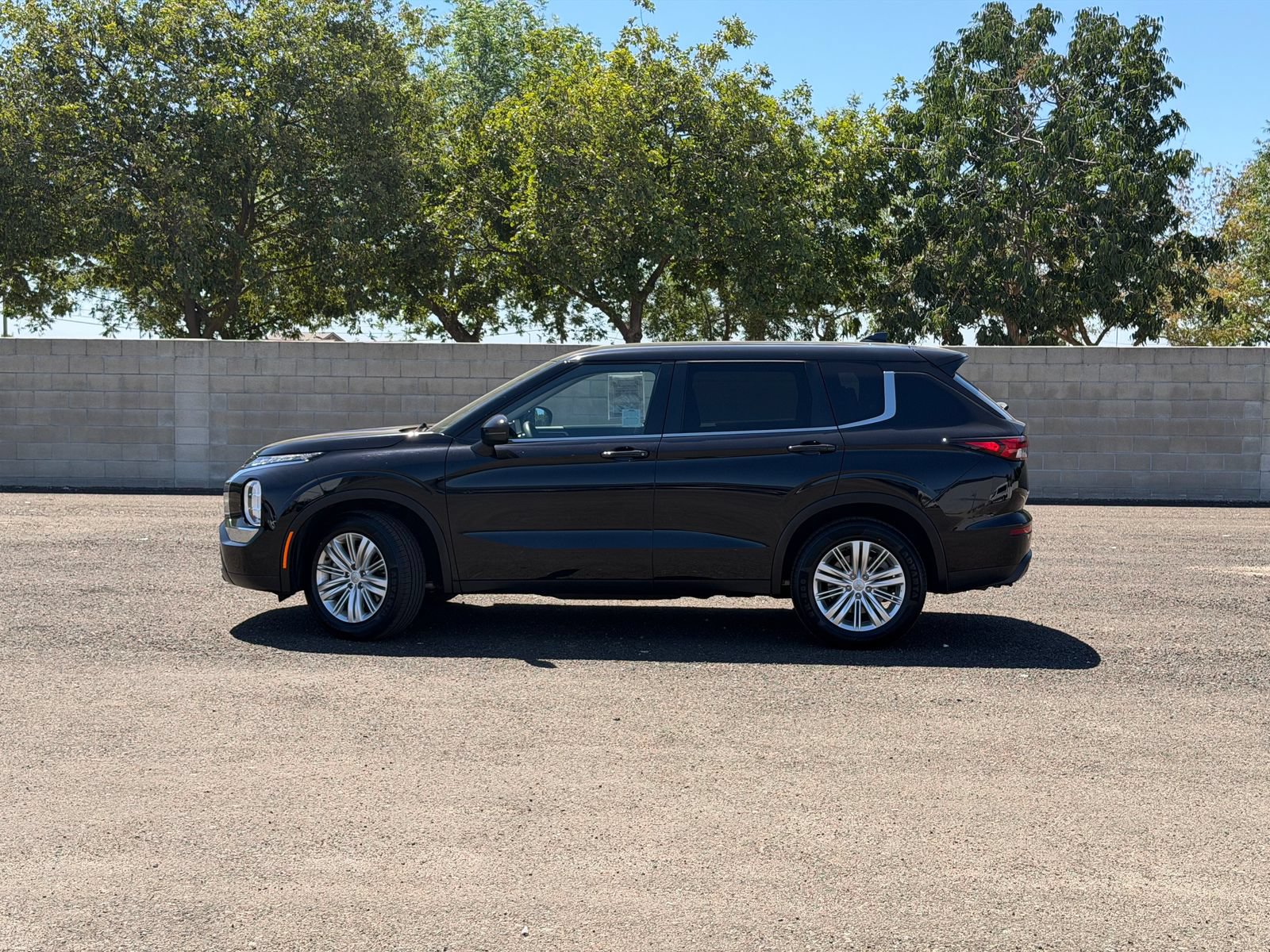 Used 2024 Mitsubishi Outlander ES FWD image 8