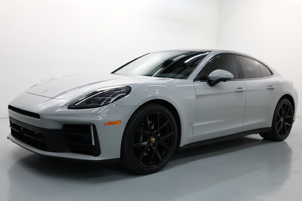 Used 2026 Porsche Panamera image 1