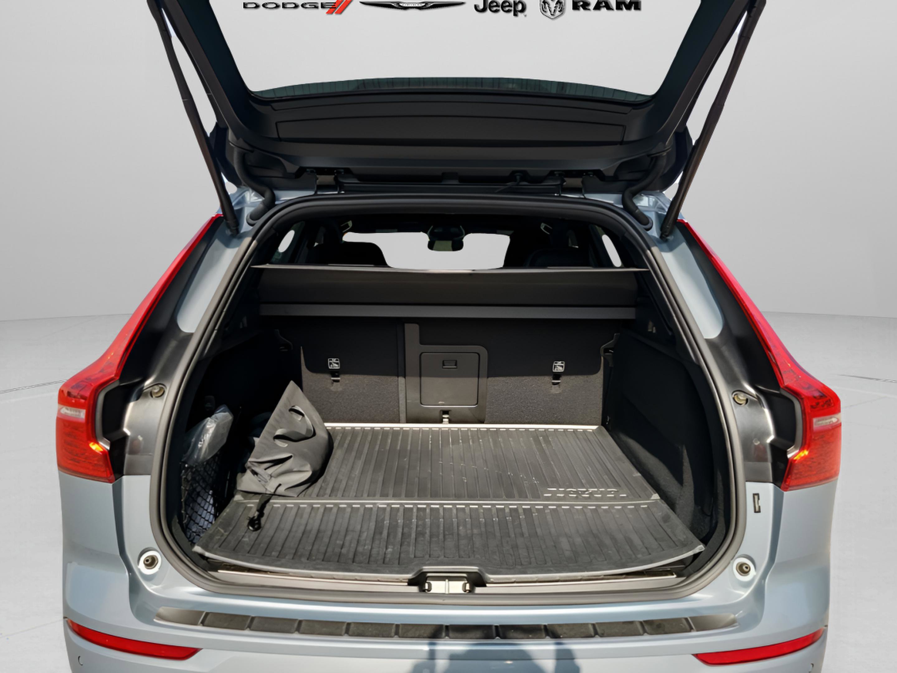 Used 2024 Volvo XC60 T8 Polestar w/ Protection Package Premier image 7