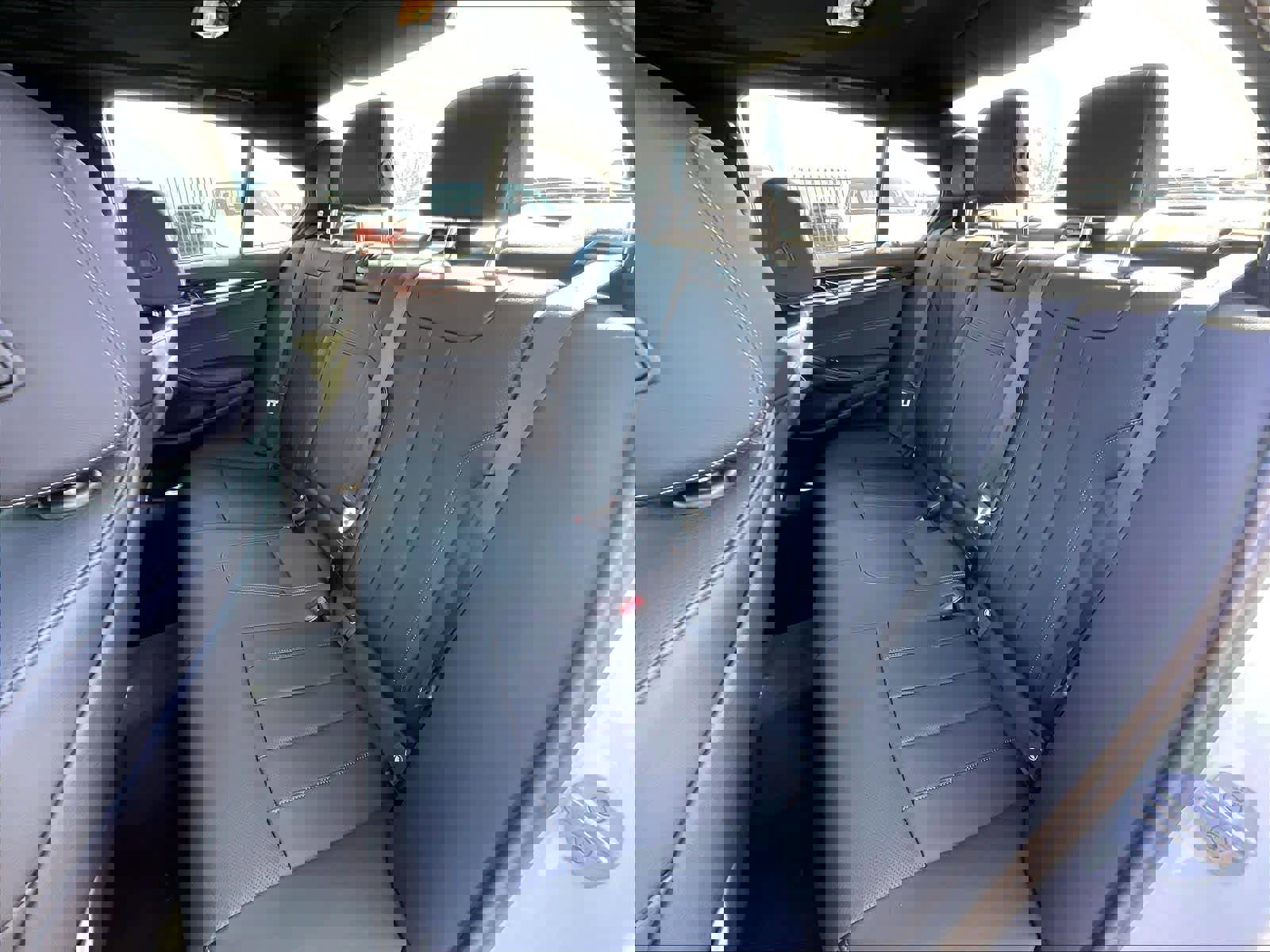 Used 2023 BMW 540i w/ Premium Package image 31