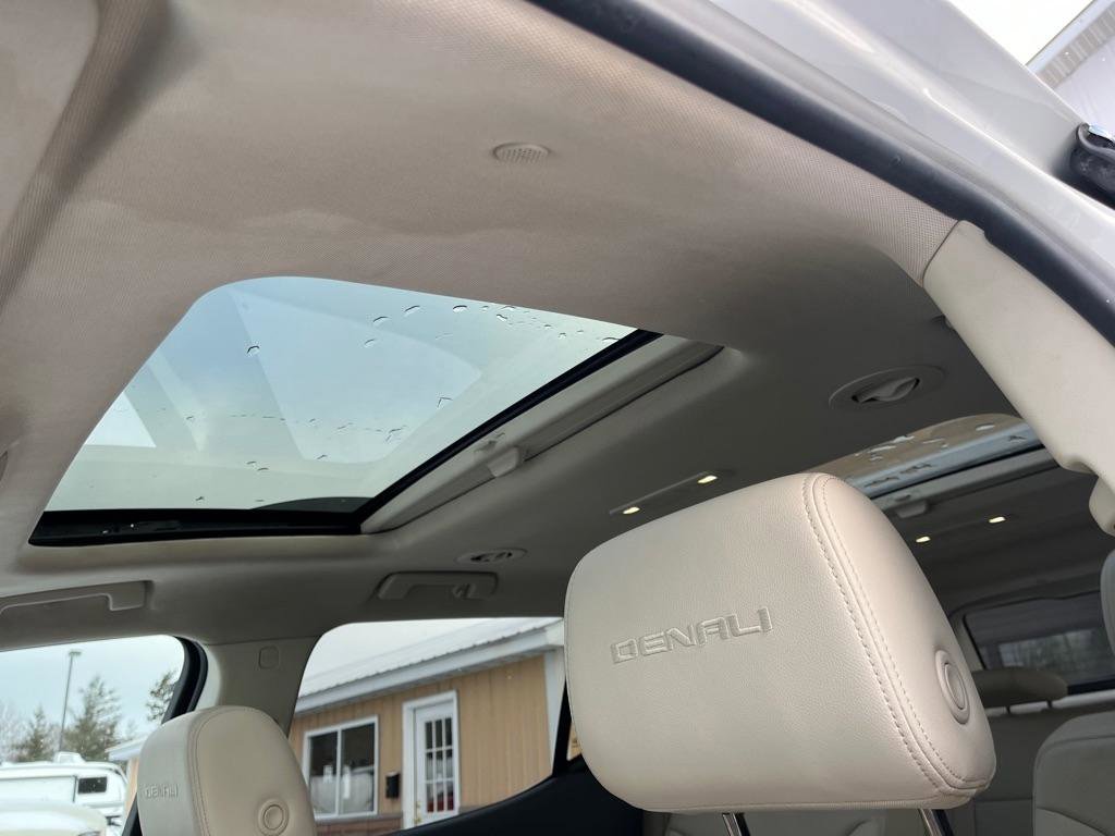 Used 2021 GMC Acadia Denali w/ Denali Ultimate Package image 11