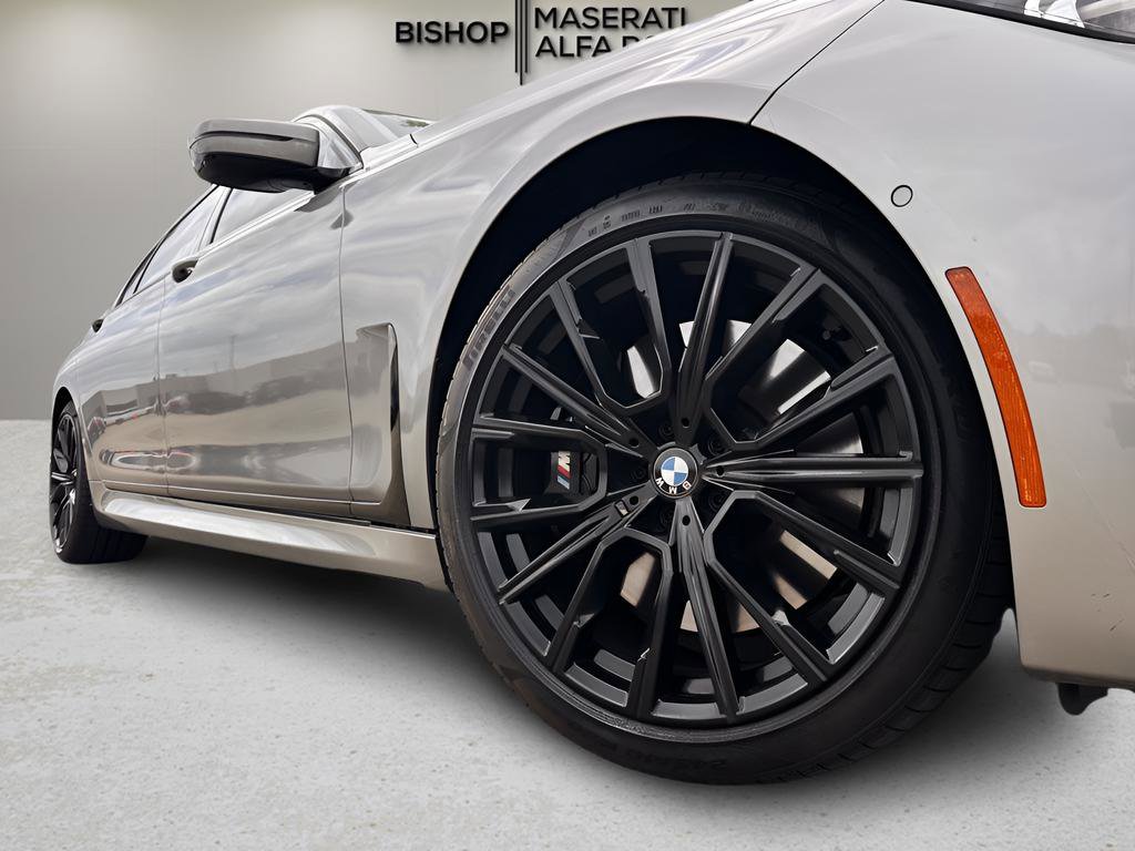 Used 2022 BMW 750i xDrive w/ M Sport Package AWD/4WD image 27
