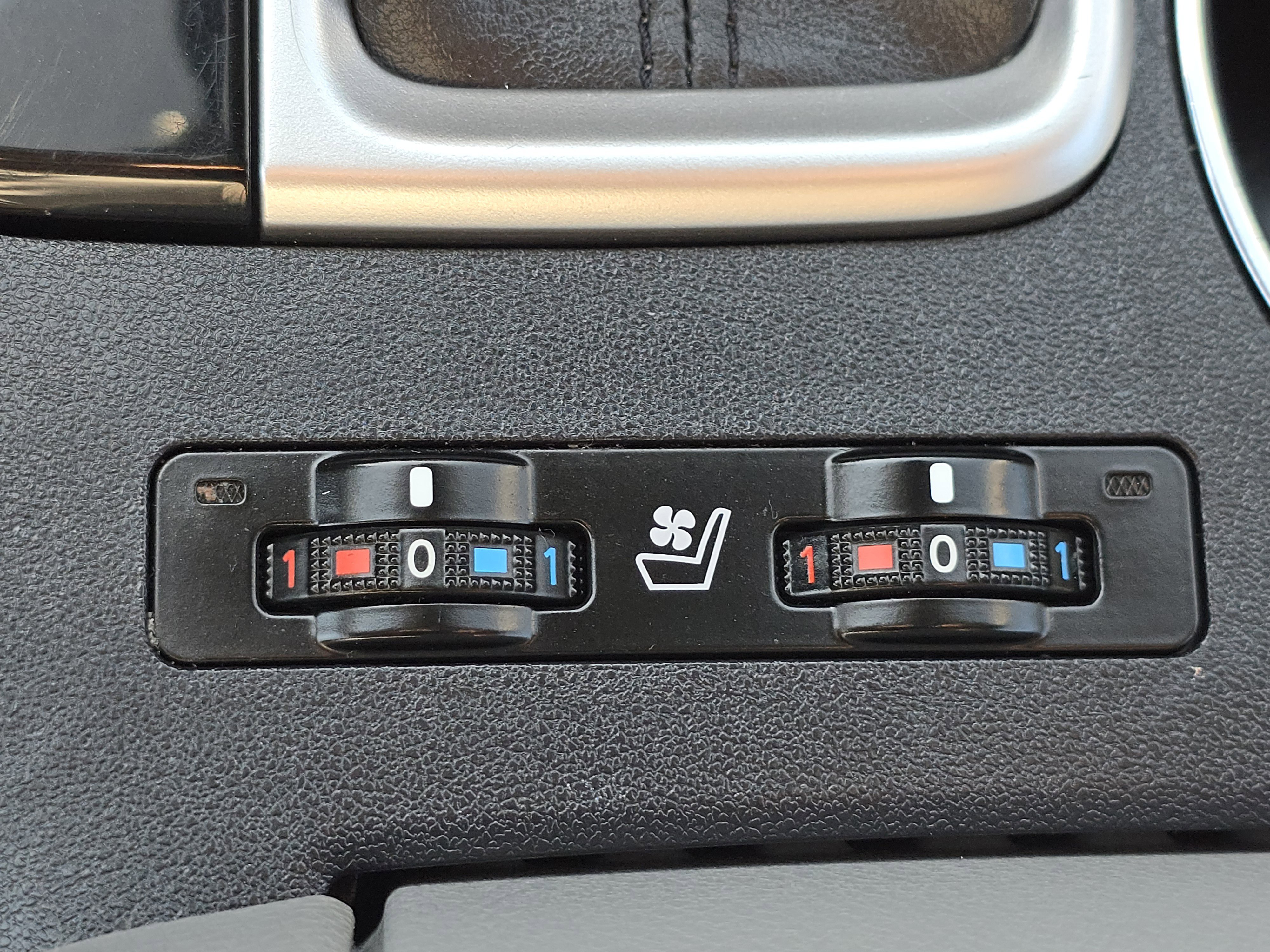 Used 2019 Toyota Highlander Limited AWD/4WD image 14