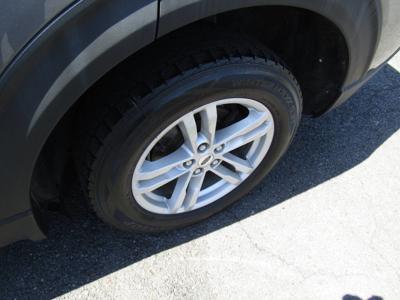 Used 2022 Ford Explorer XLT AWD/4WD image 33