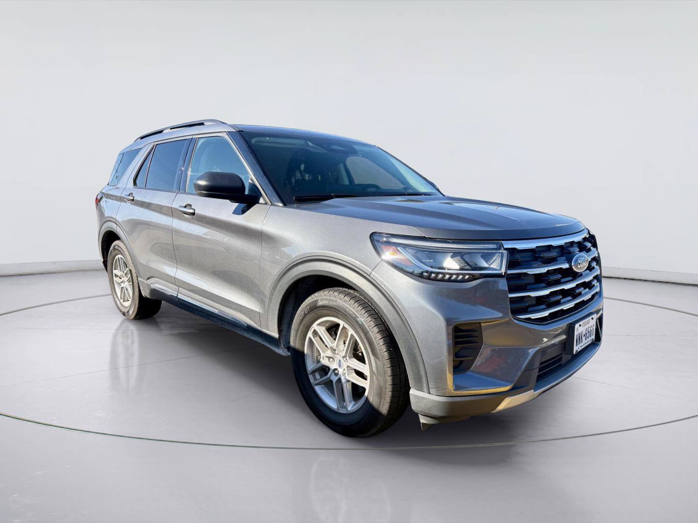 Used 2025 Ford Explorer Active RWD image 1