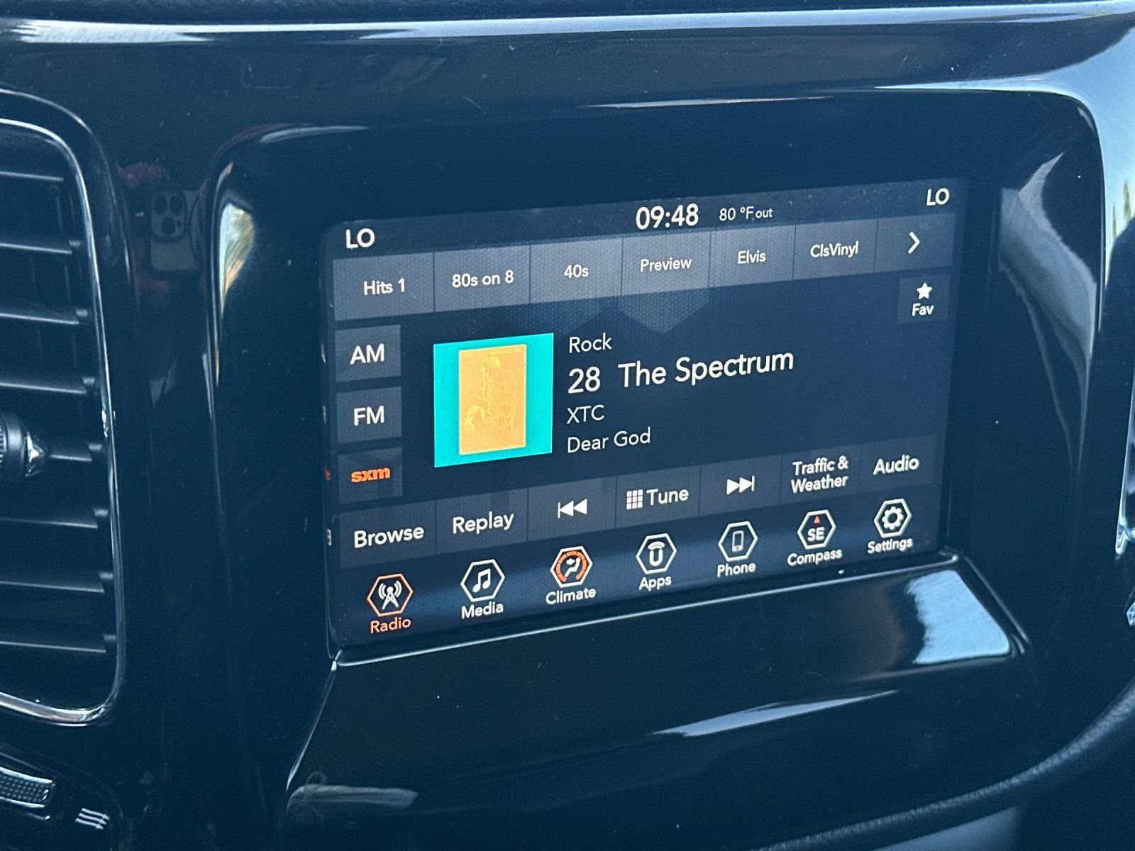 Used 2019 Jeep Compass Latitude FWD image 17