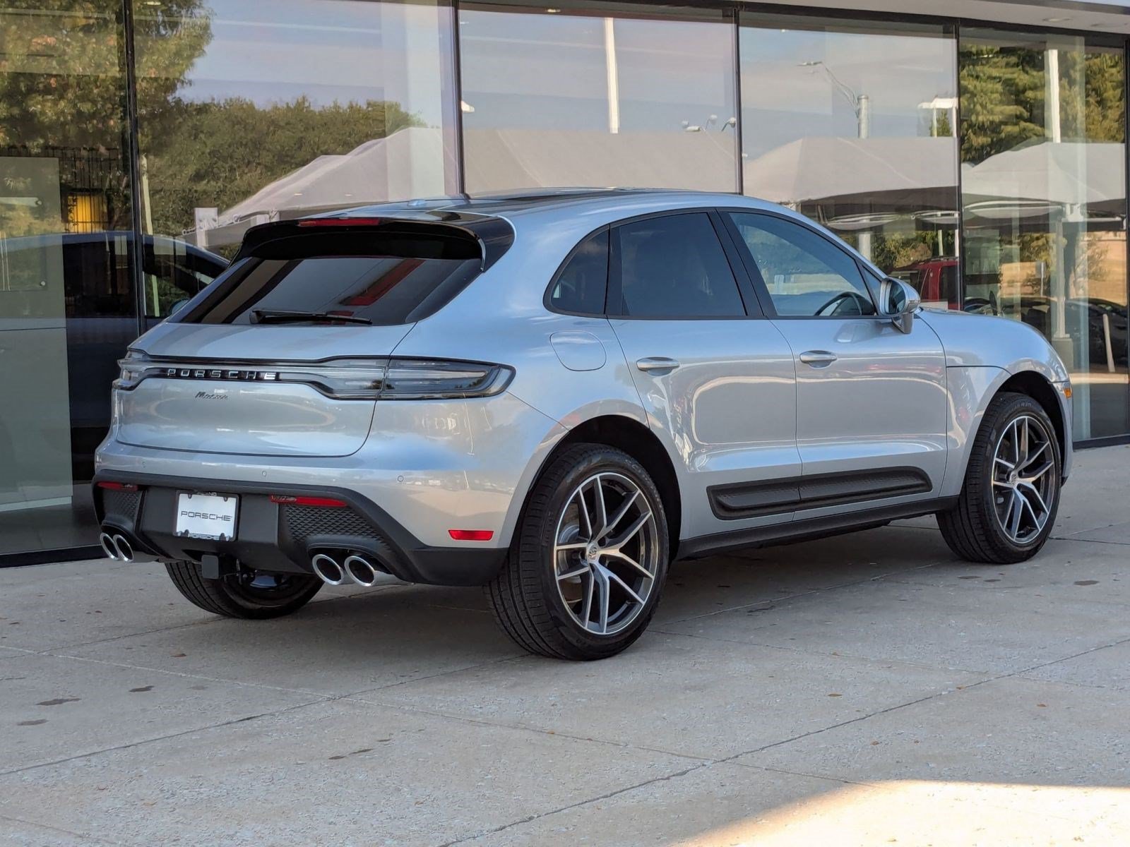 Certified 2026 Porsche Macan AWD/4WD image 9