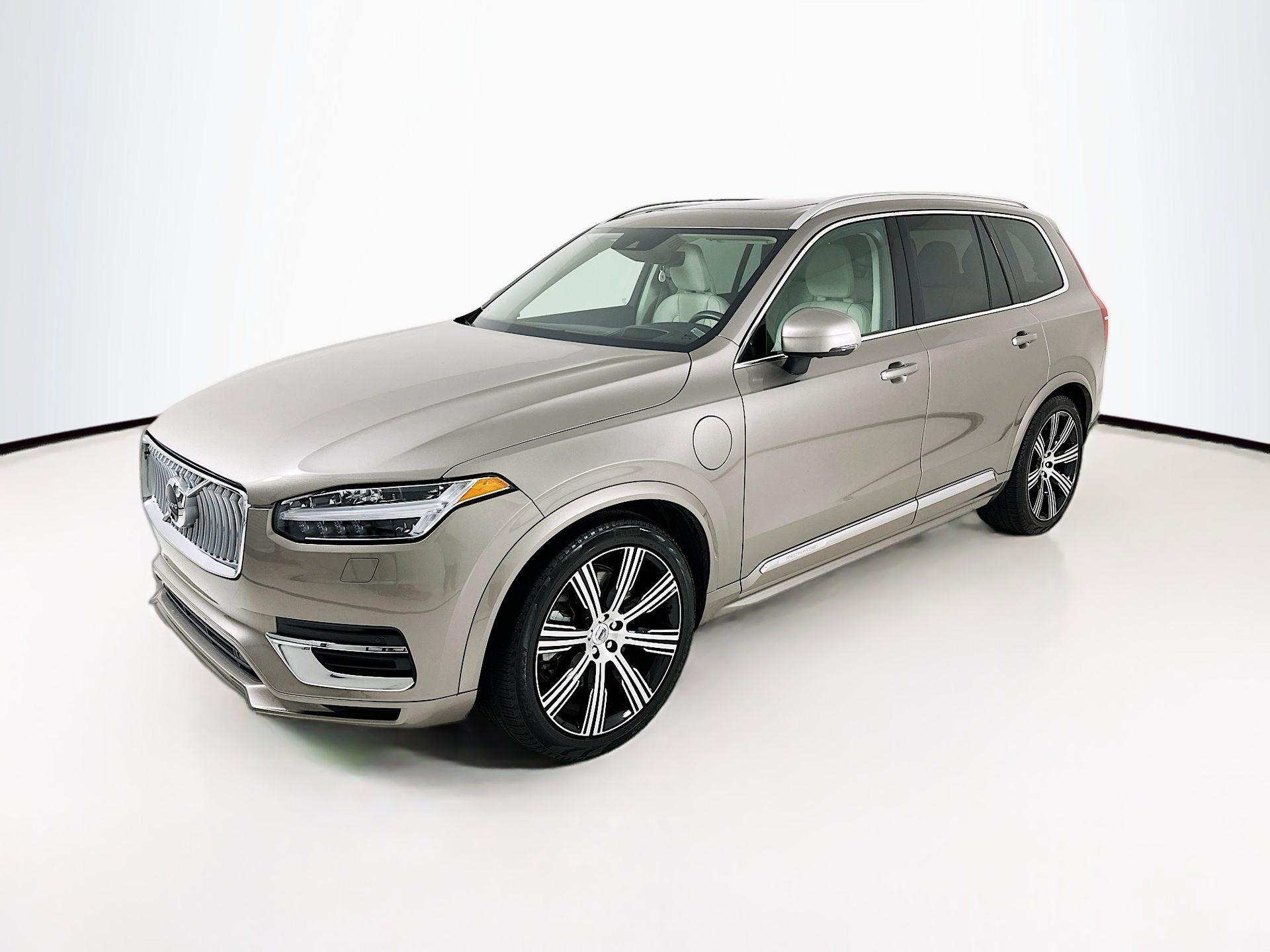 Used 2022 Volvo XC90 T8 Inscription w/ Advanced Package image 3