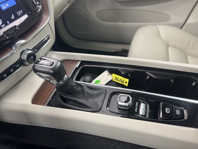 Used 2021 Volvo XC60 T5 Momentum w/ Protection Package Premier image 19