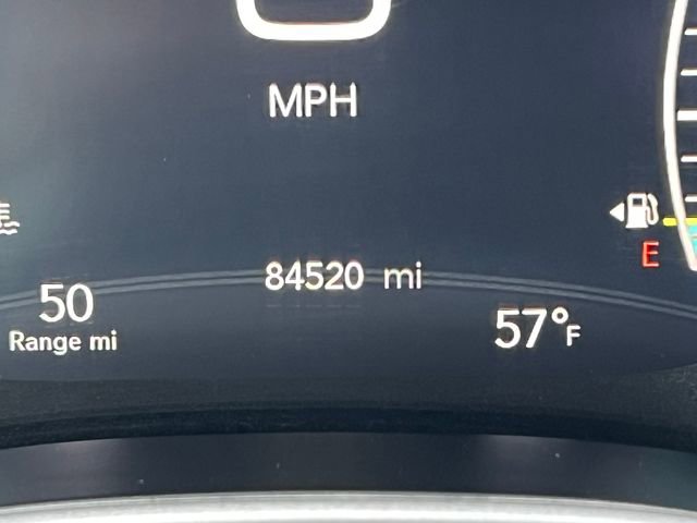 Used 2023 Chrysler Pacifica Touring-L FWD image 7