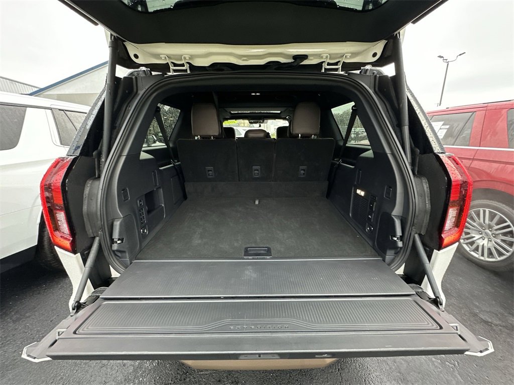 Used 2025 Ford Expedition Max King Ranch image 25