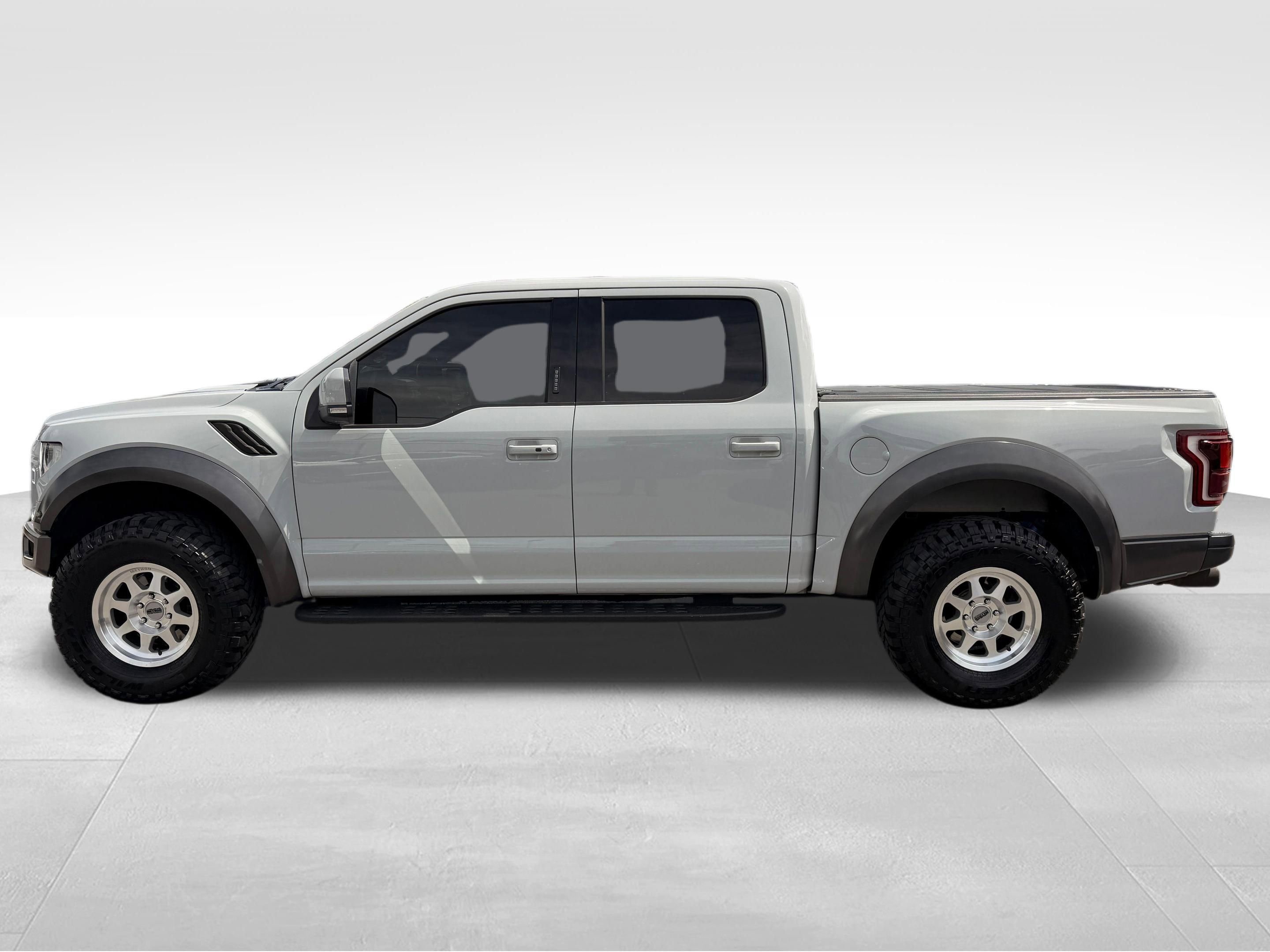 Used 2017 Ford F150 Raptor w/ Equipment Group 802A Luxury AWD/4WD image 10