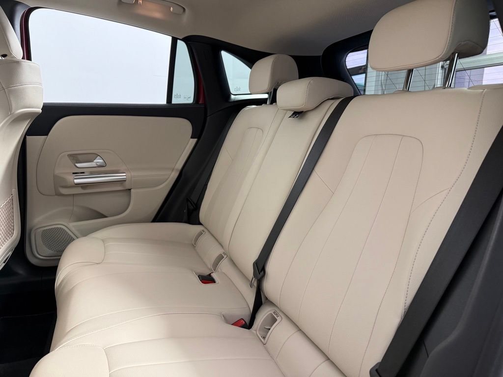 Used 2021 Mercedes-Benz GLA 250 4MATIC image 36