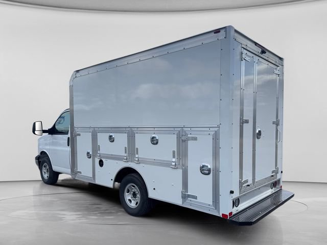 New 2026 GMC Savana 3500 w/ Power Convenience Package RWD image 3
