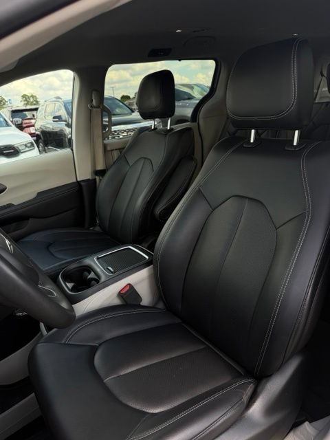 Used 2024 Chrysler Pacifica Touring-L FWD image 26