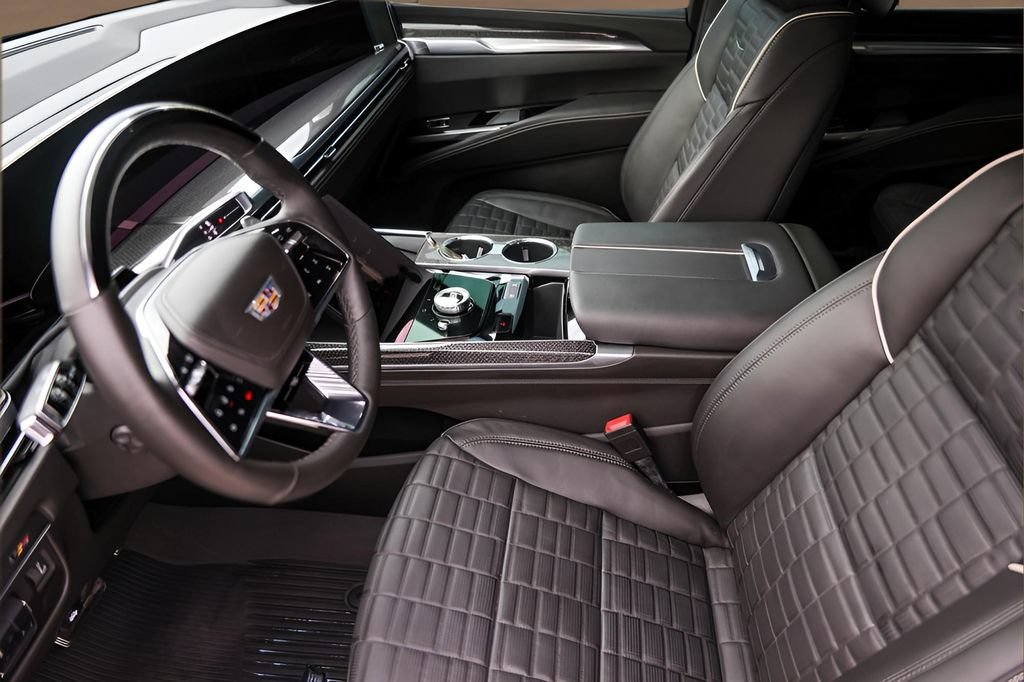 Certified 2025 Cadillac Escalade ESV V AWD/4WD image 9