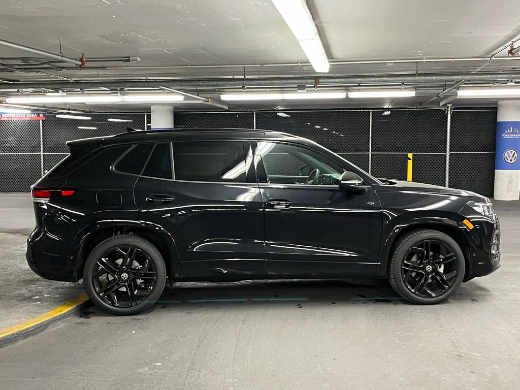 New 2025 Volkswagen Tiguan SE R-Line image 39