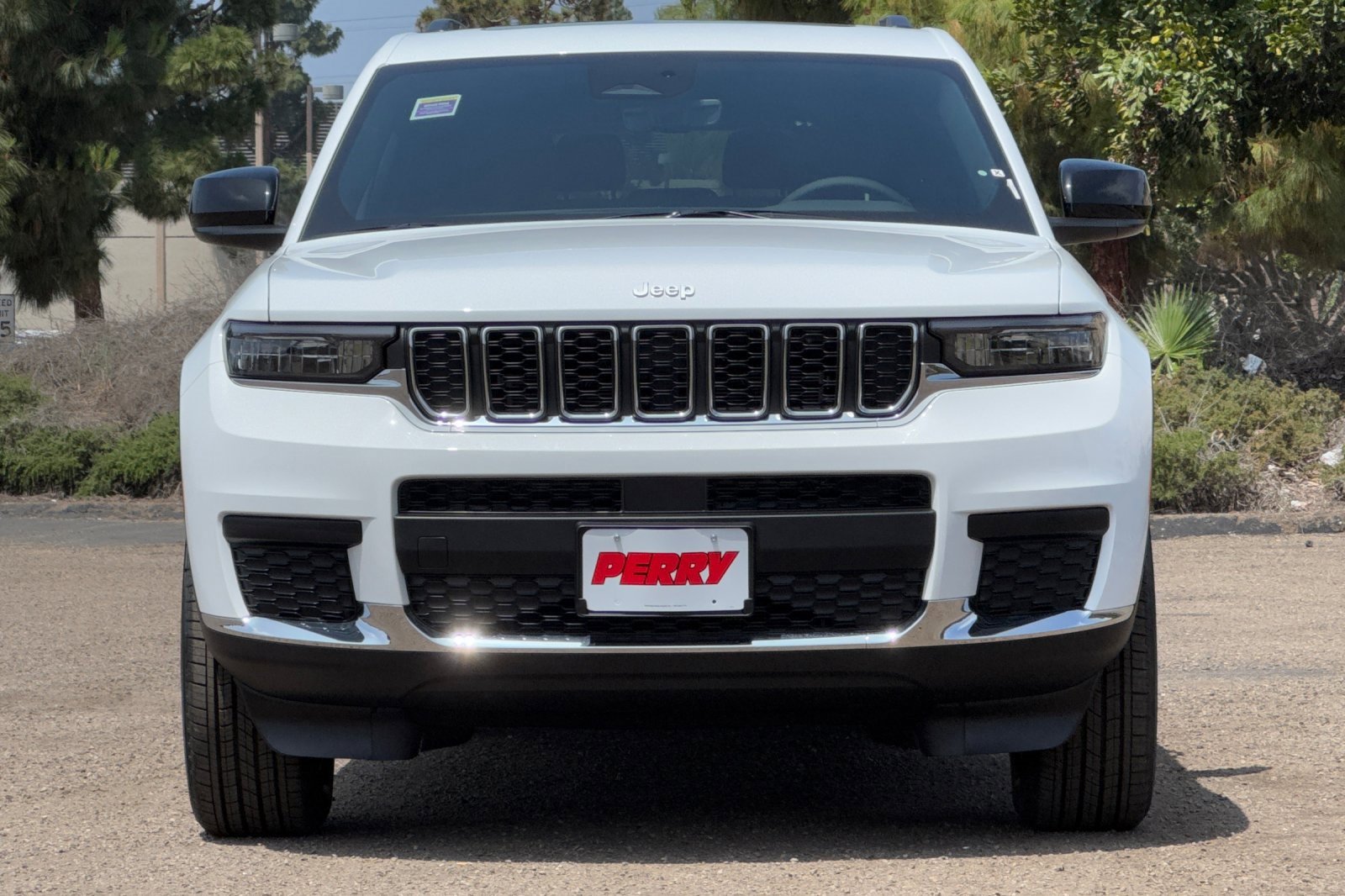 New 2025 Jeep Grand Cherokee L Laredo image 2
