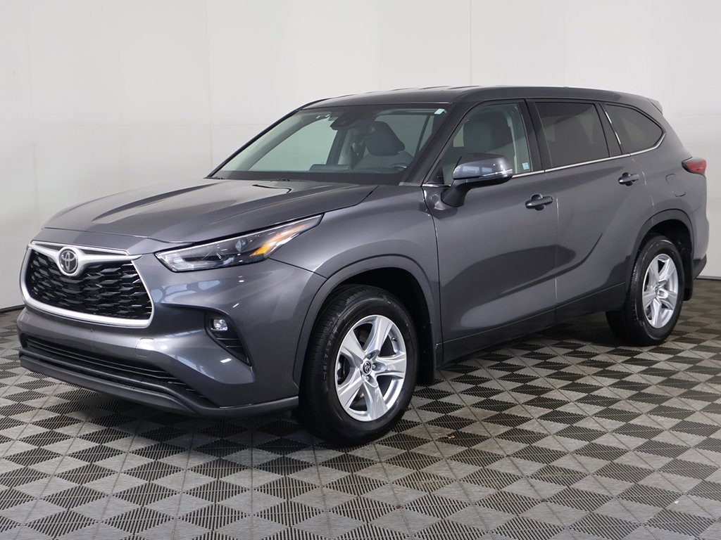 Used 2022 Toyota Highlander LE image 7