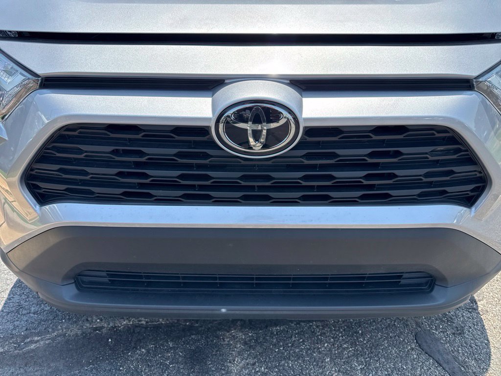Used 2024 Toyota RAV4 XLE FWD image 47