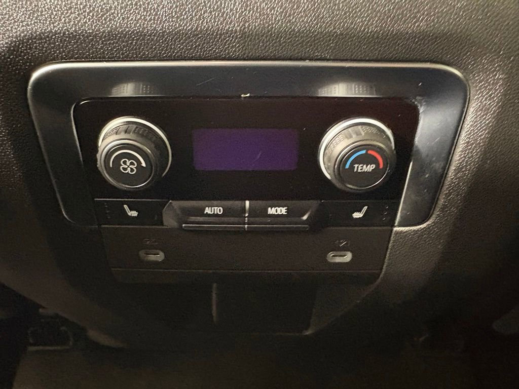 Used 2024 Chevrolet Suburban Premier RWD image 45