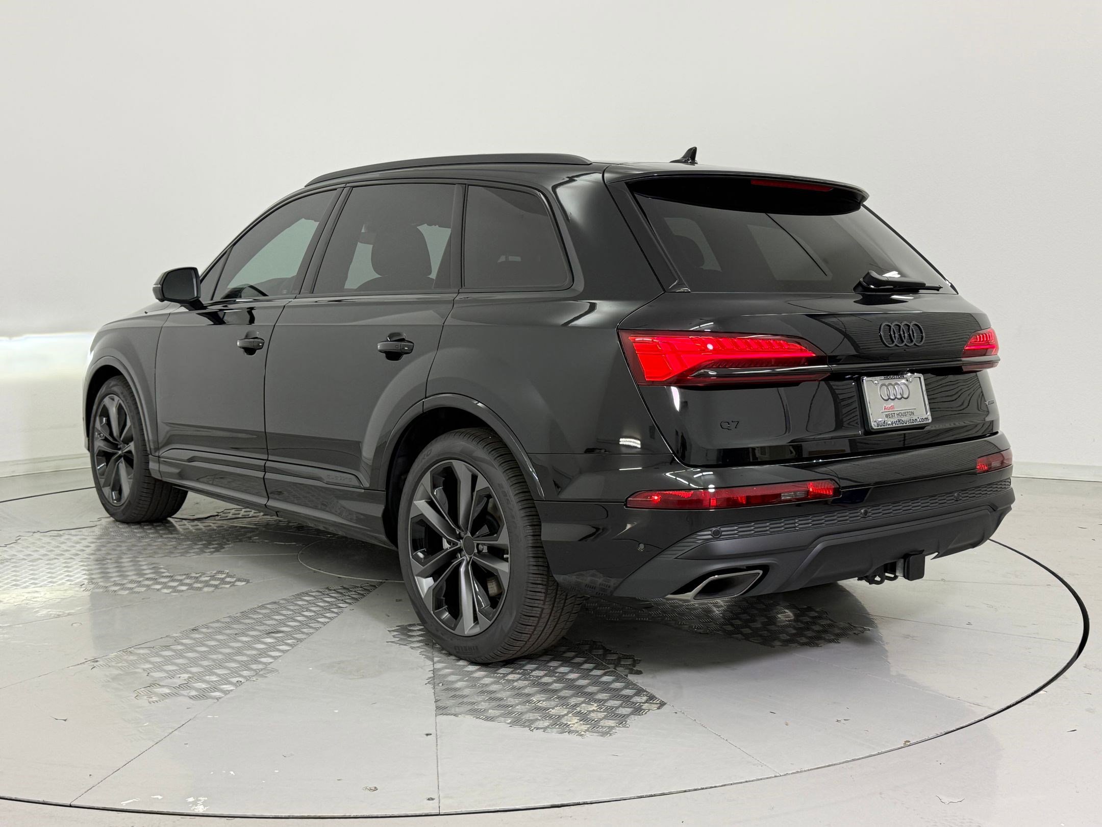 New 2026 Audi Q7 3.0T Premium Plus AWD/4WD image 3
