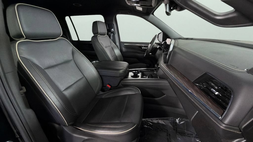 Certified 2025 Chevrolet Suburban Premier AWD/4WD image 35