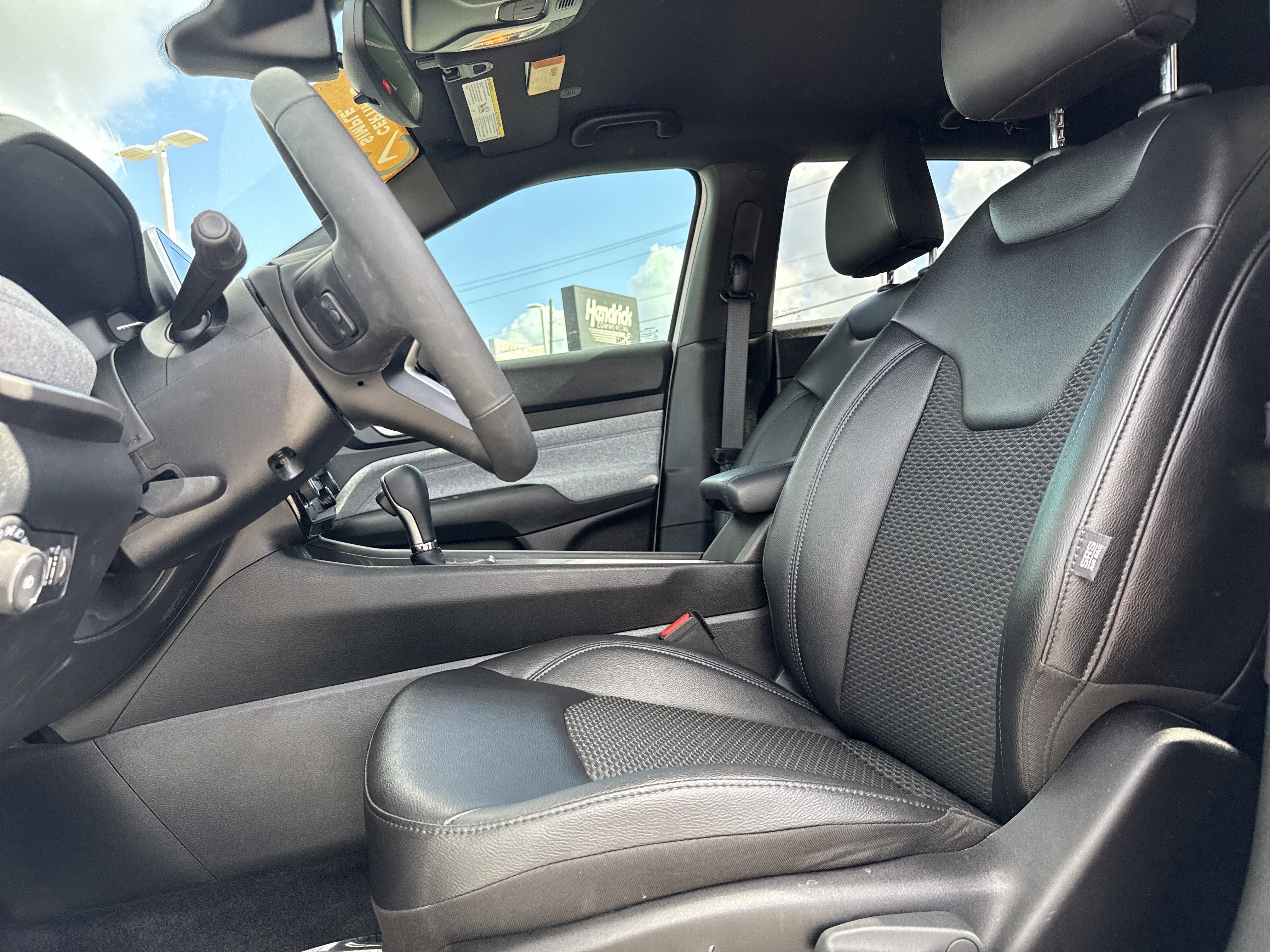 Used 2025 Jeep Compass Latitude image 15
