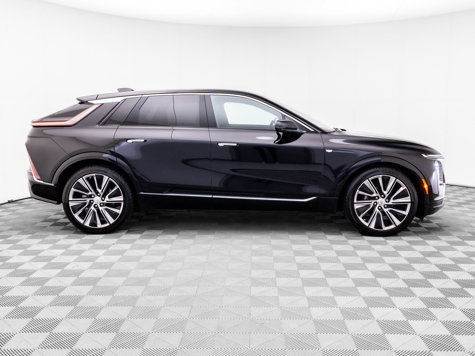 Certified 2025 Cadillac Lyriq Luxury w/ LPO, Floor Liner Package AWD/4WD image 7