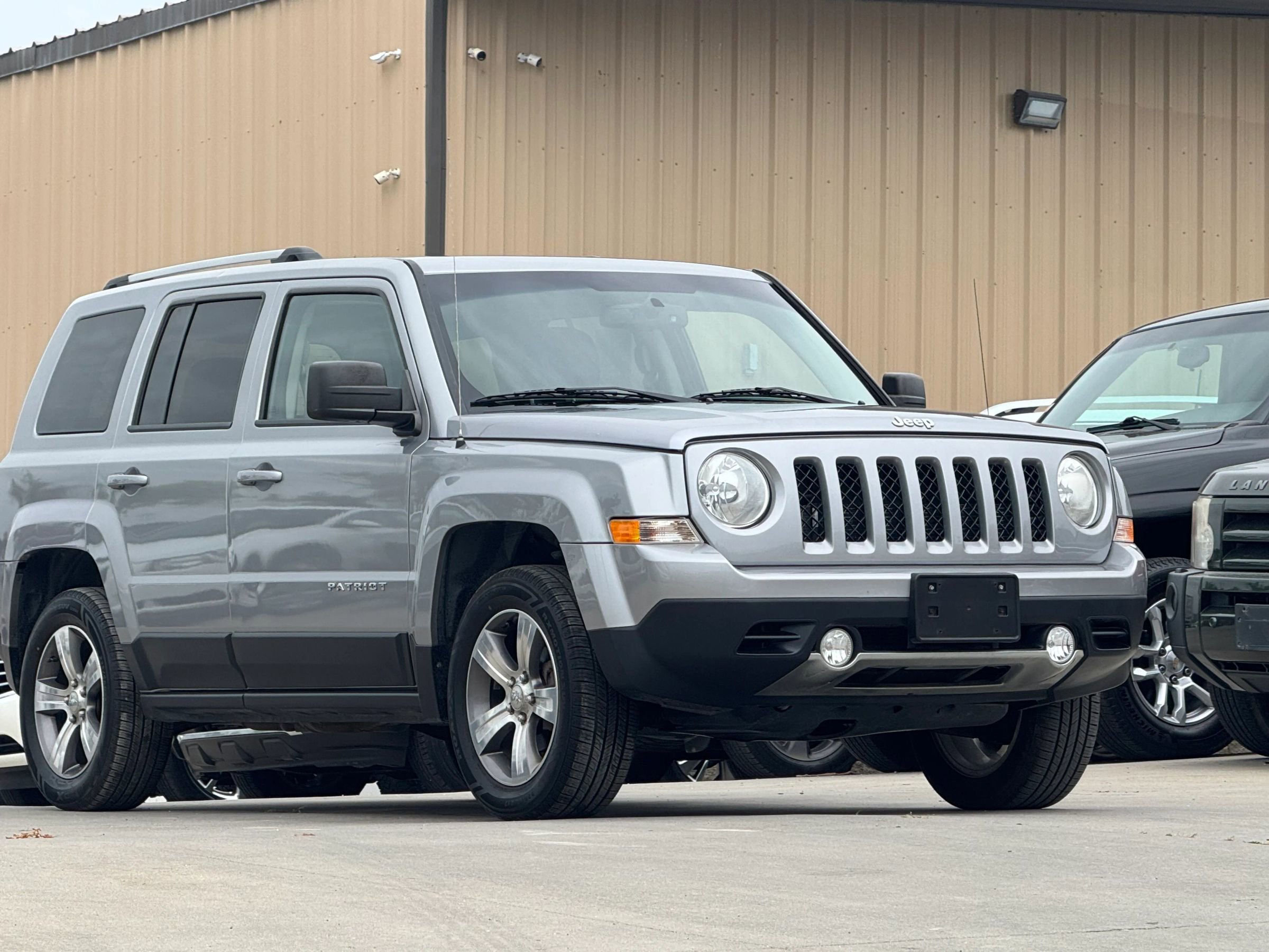 Used 2017 Jeep Patriot High Altitude image 5