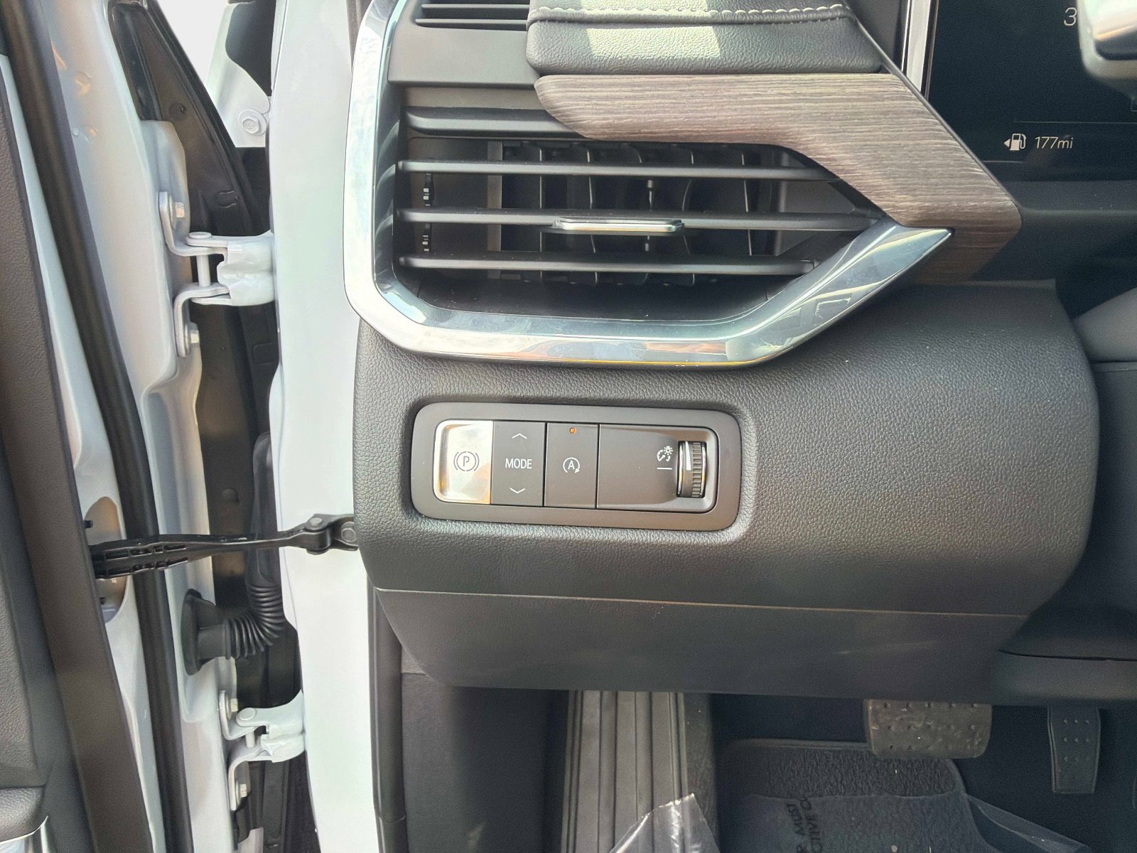 New 2026 GMC Acadia Denali w/ Super Cruise Package FWD image 30