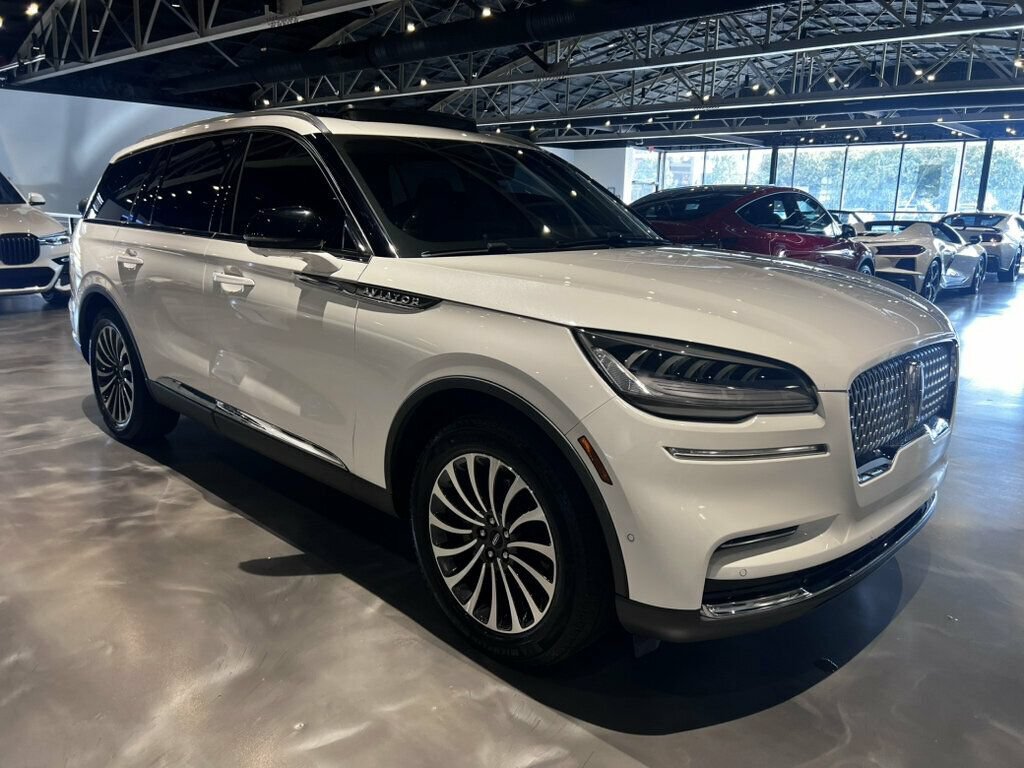 Used 2023 Lincoln Aviator Reserve w/ Equipment Group 201A AWD/4WD image 3