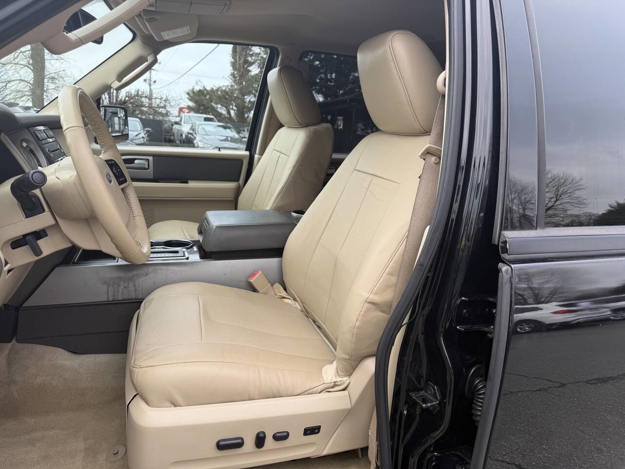 Used 2012 Ford Expedition XLT image 9