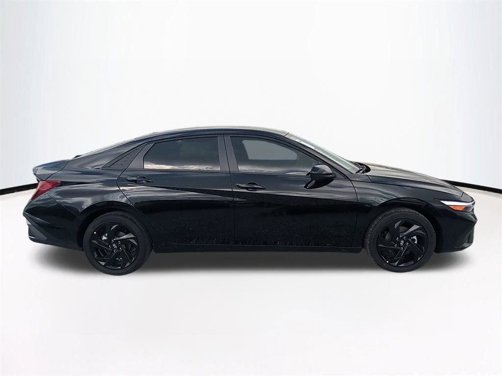 New 2026 Hyundai Elantra Sport image 4