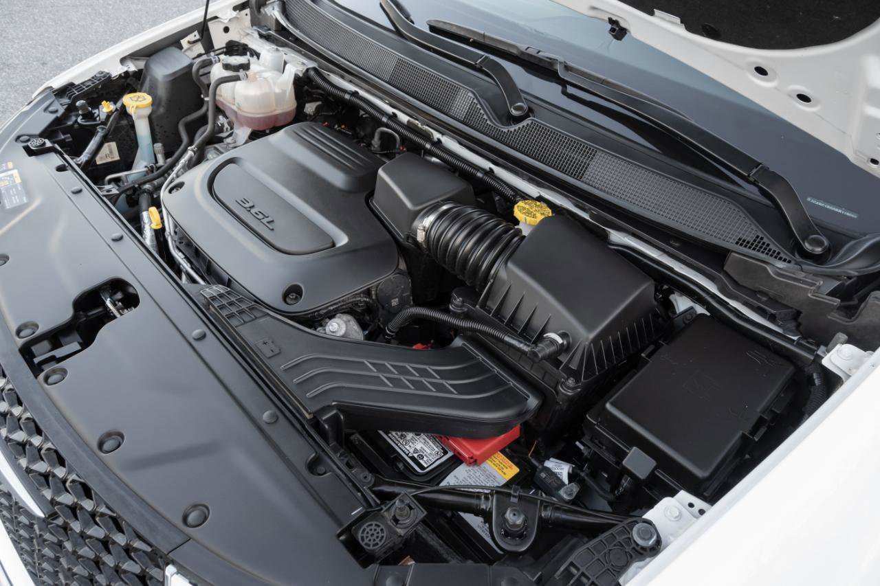 Used 2024 Chrysler Pacifica Touring-L image 44