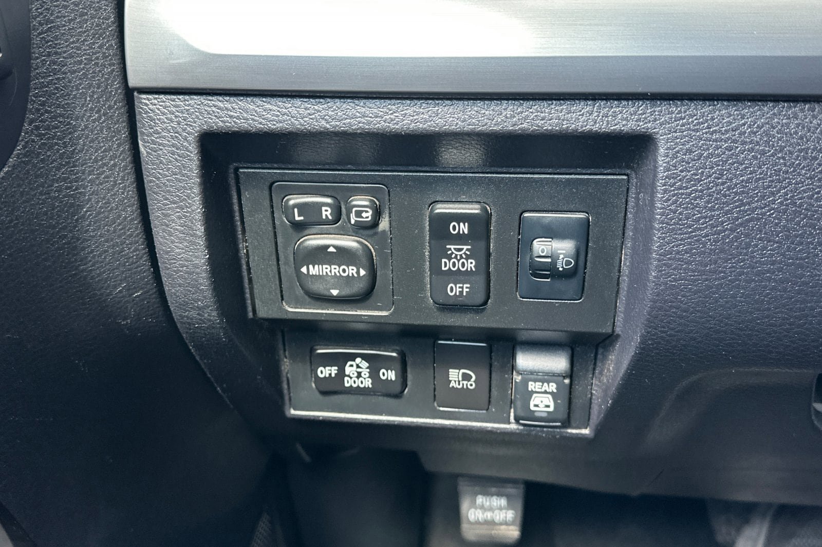 Used 2021 Toyota Tundra Platinum AWD/4WD image 28