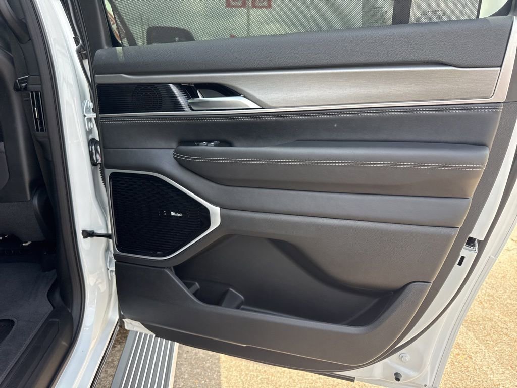 New 2025 Jeep Wagoneer L Series III w/ Premium Group I image 12