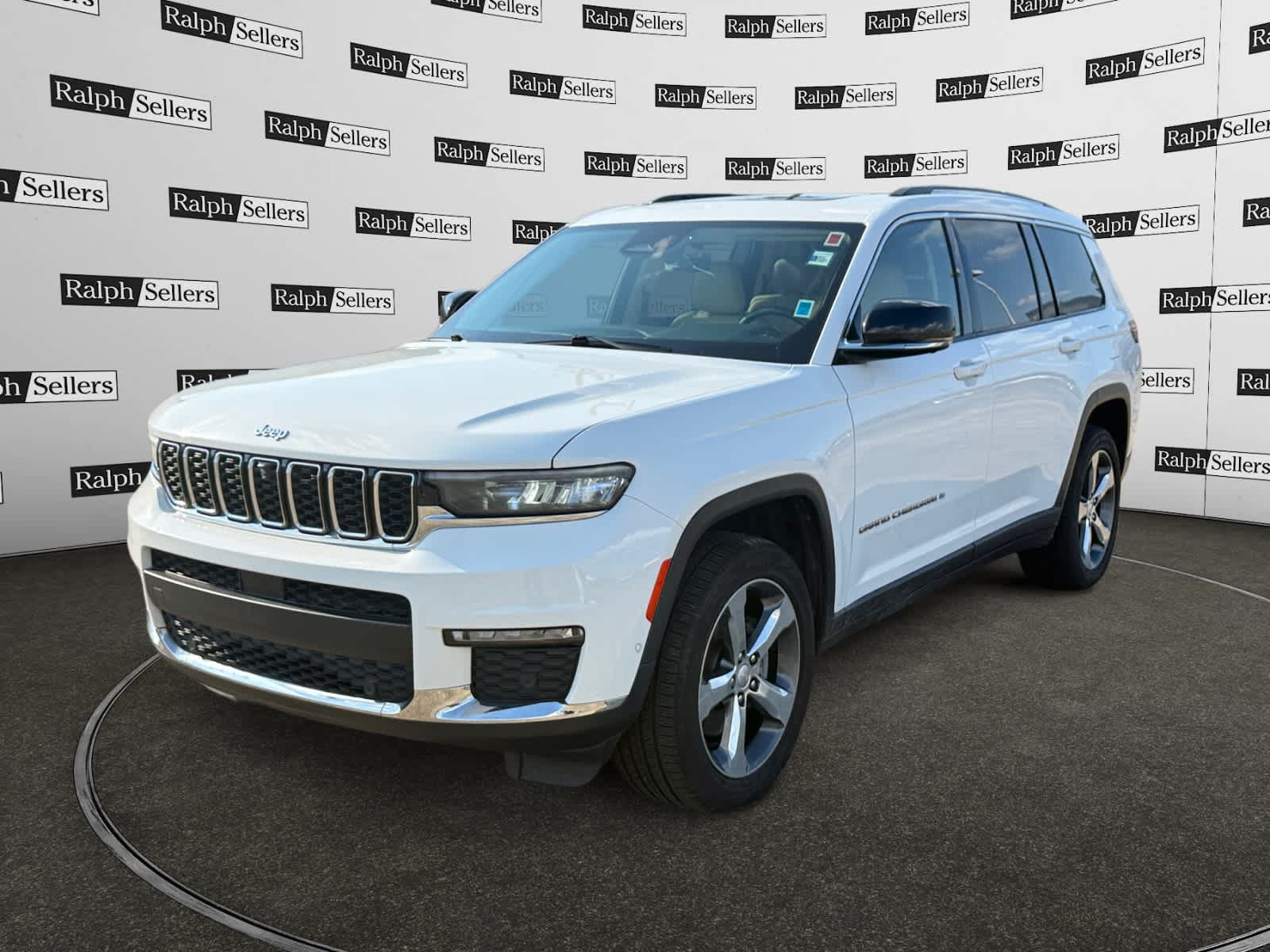Used 2021 Jeep Grand Cherokee L Limited w/ Luxury Tech Group II AWD/4WD image 2