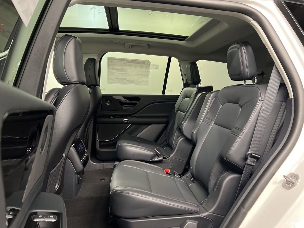 Used 2026 Lincoln Aviator AWD image 33