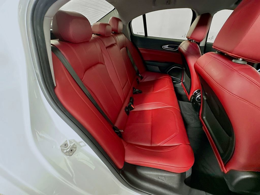 Used 2019 Alfa Romeo Giulia image 26