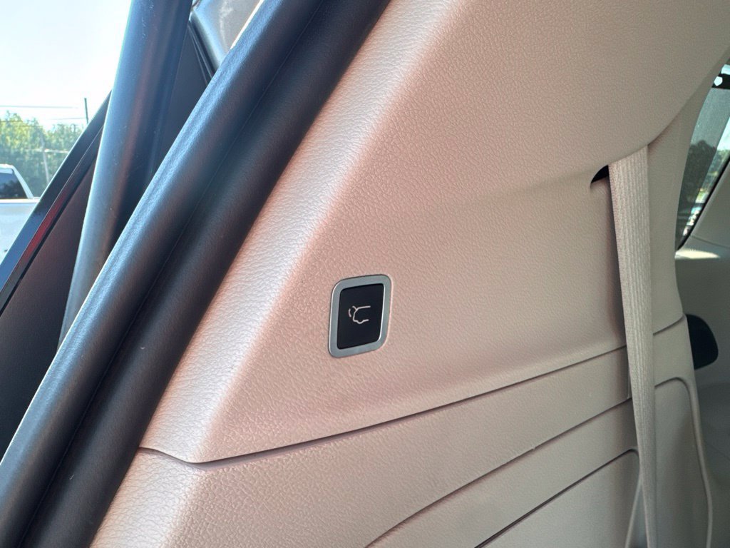 Used 2018 Chrysler Pacifica Limited FWD image 37