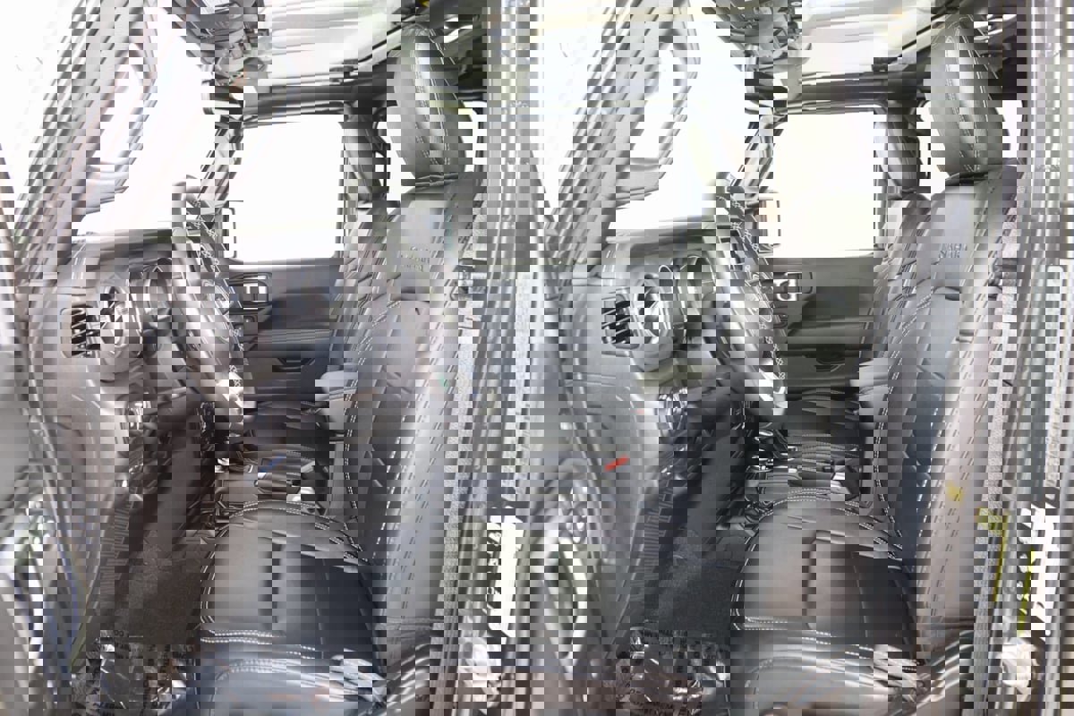 Used 2022 Jeep Wrangler Unlimited Sahara w/ Cold Weather Group image 14