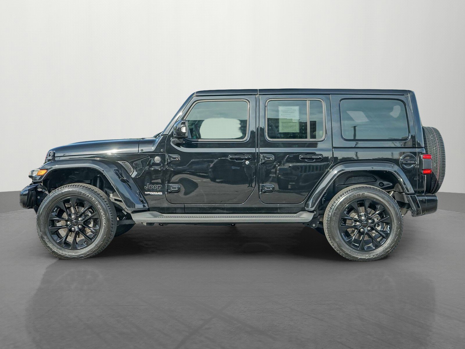 Used 2022 Jeep Wrangler Unlimited Sahara image 4